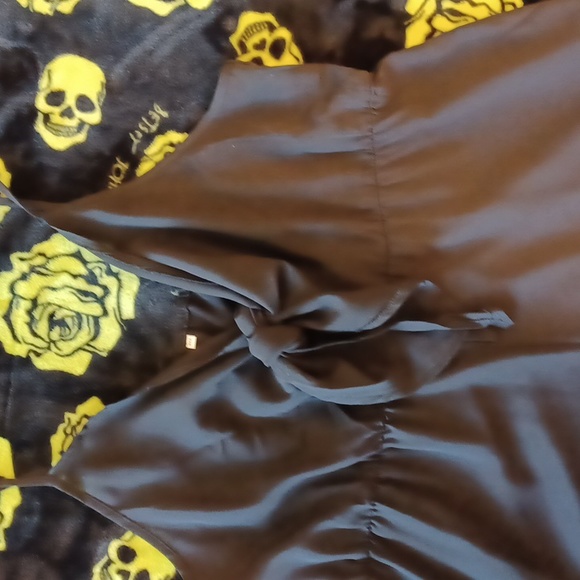 Black romper 3x ties in center of chest light weight simple runs small adj/strap - Picture 8 of 14